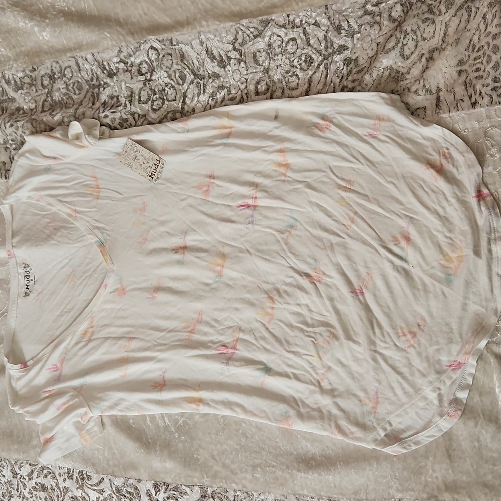 MUDD White V-Neck T-Shirt with Pastel Accents - Medium